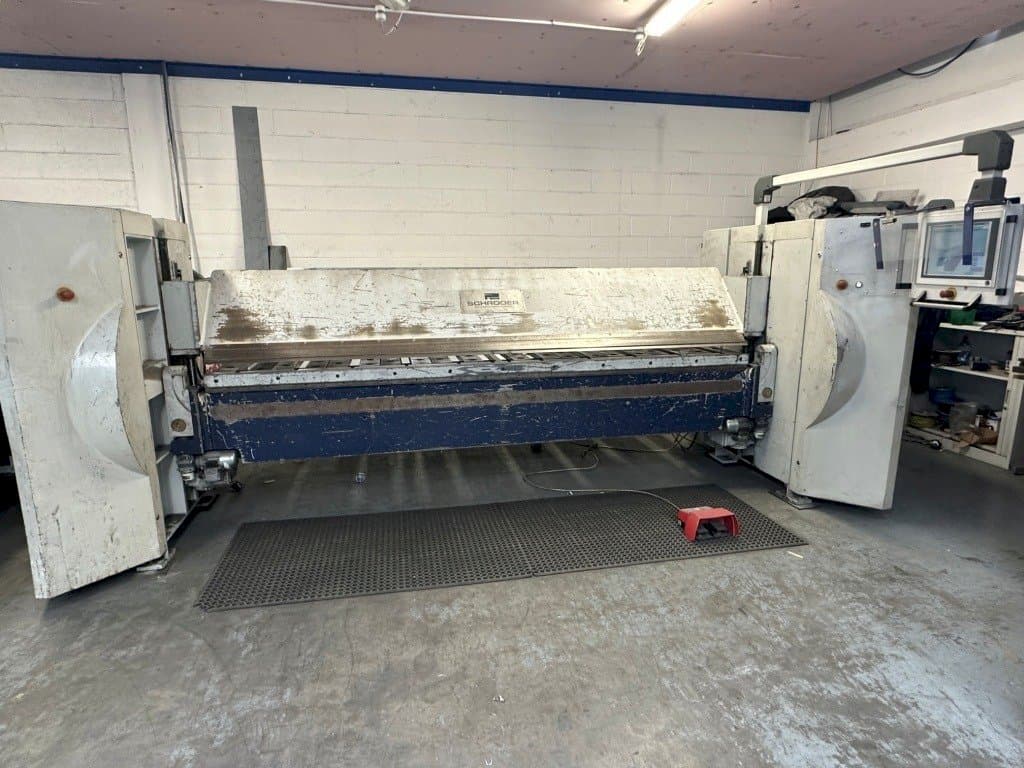Frontansicht der SCHRODER SPB 3200/3.0 Maschine