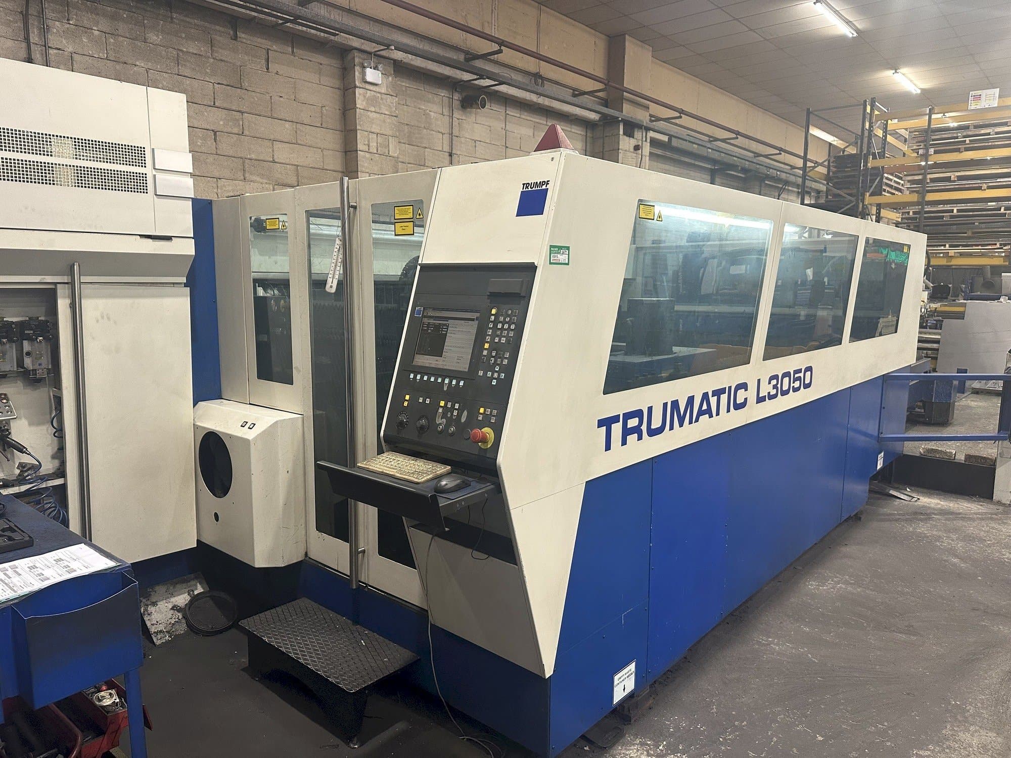Frontansicht der Trumpf Trumatic L3050 Maschine