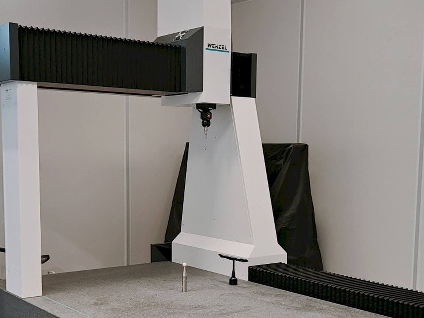 Frontansicht der Wenzel LH 1010  Maschine