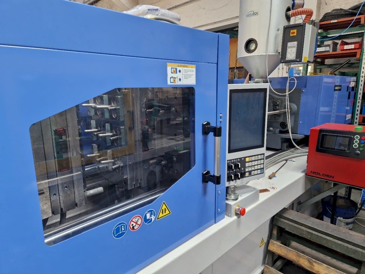 Linke Seitenansicht der JSW J180ADS-300U Maschine