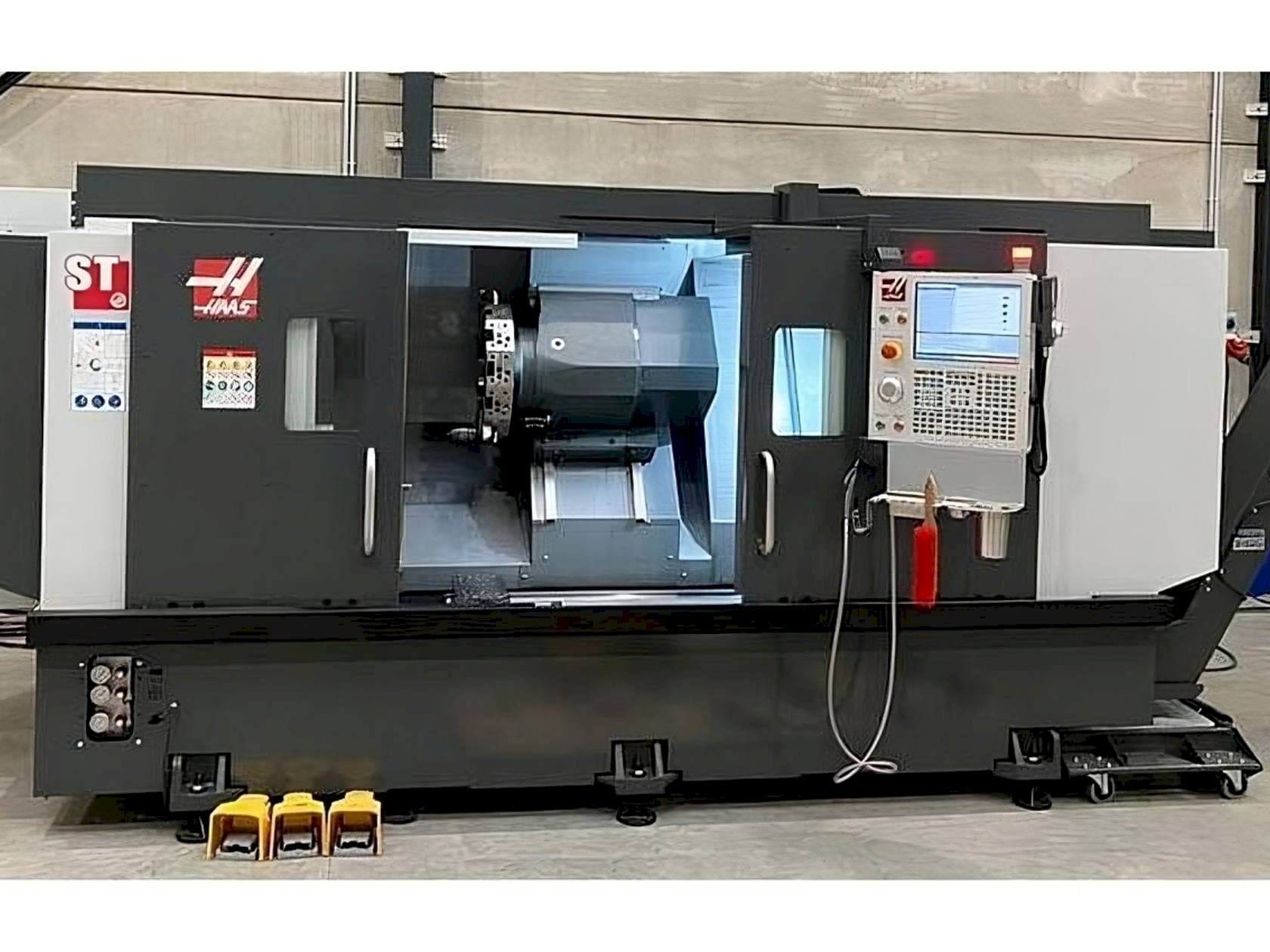 Frontansicht der HAAS ST-35L Maschine