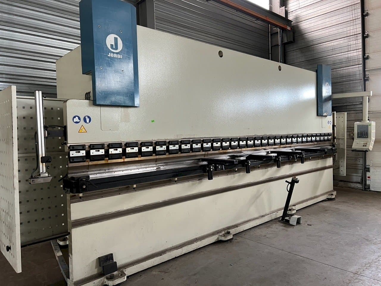 Frontansicht der JORDI PH 6225  Maschine