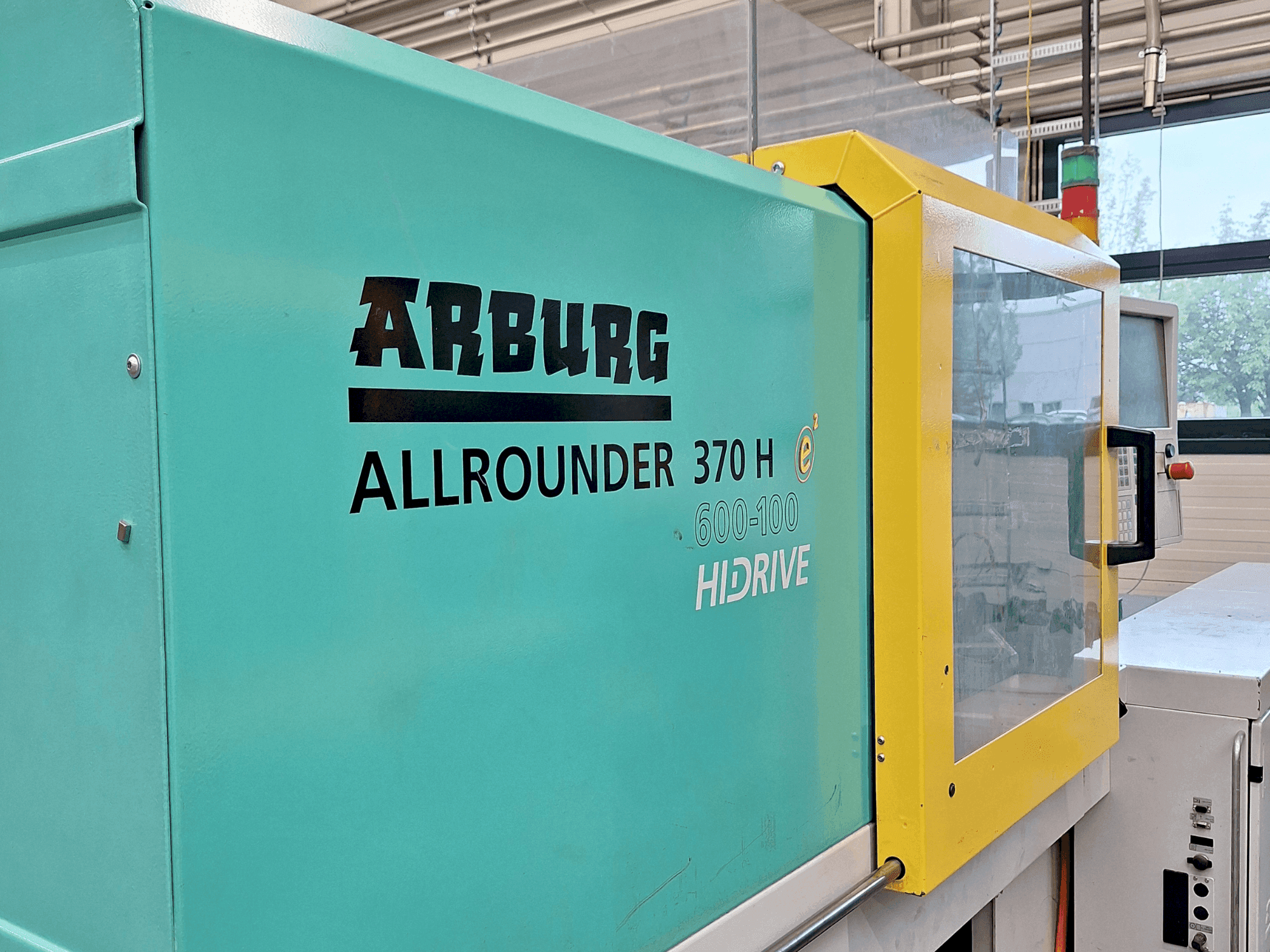 Frontansicht der Arburg Allrounder 370 H 600-100 Maschine