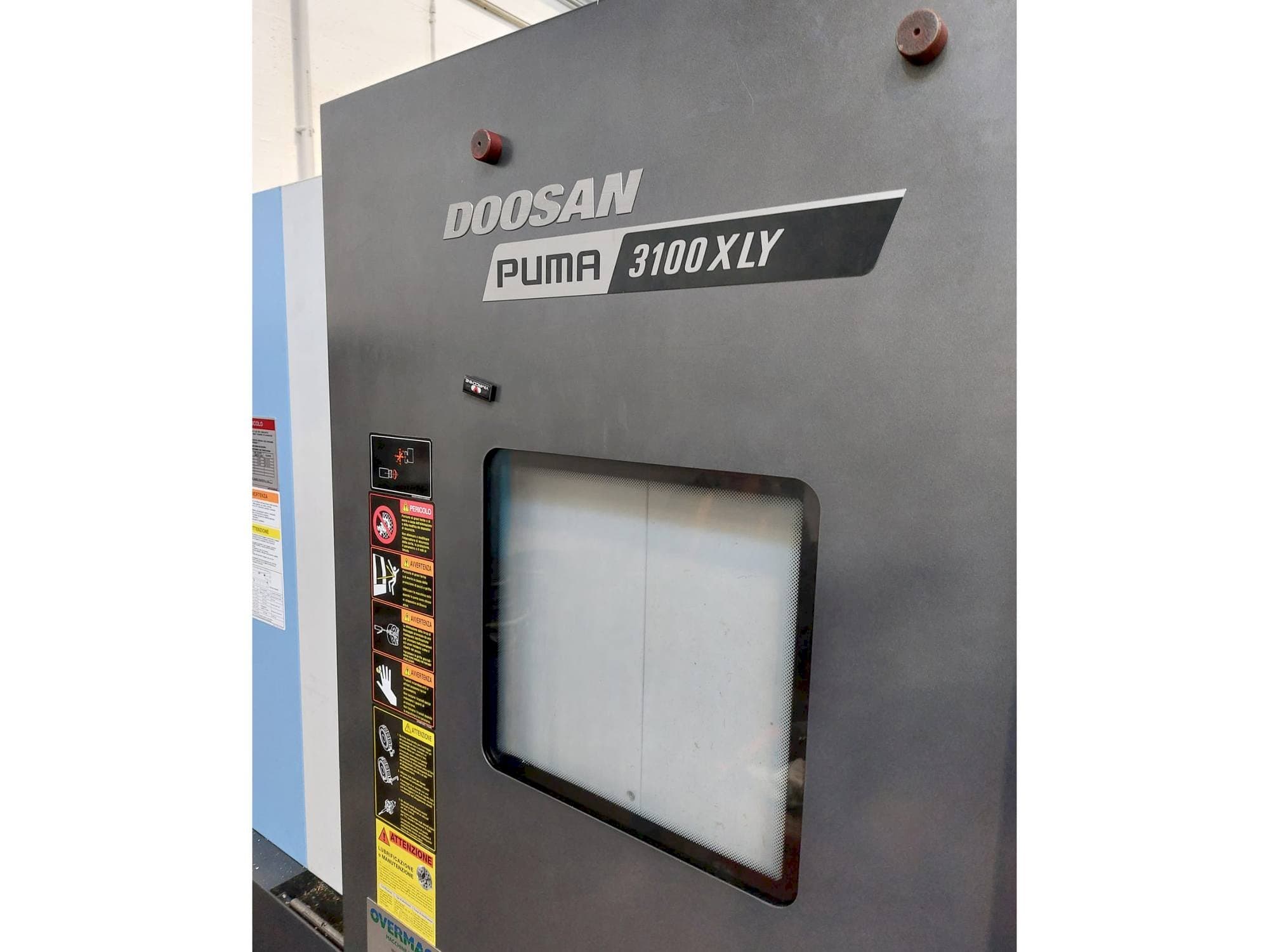 Frontansicht der DOOSAN Puma 3100LY Maschine