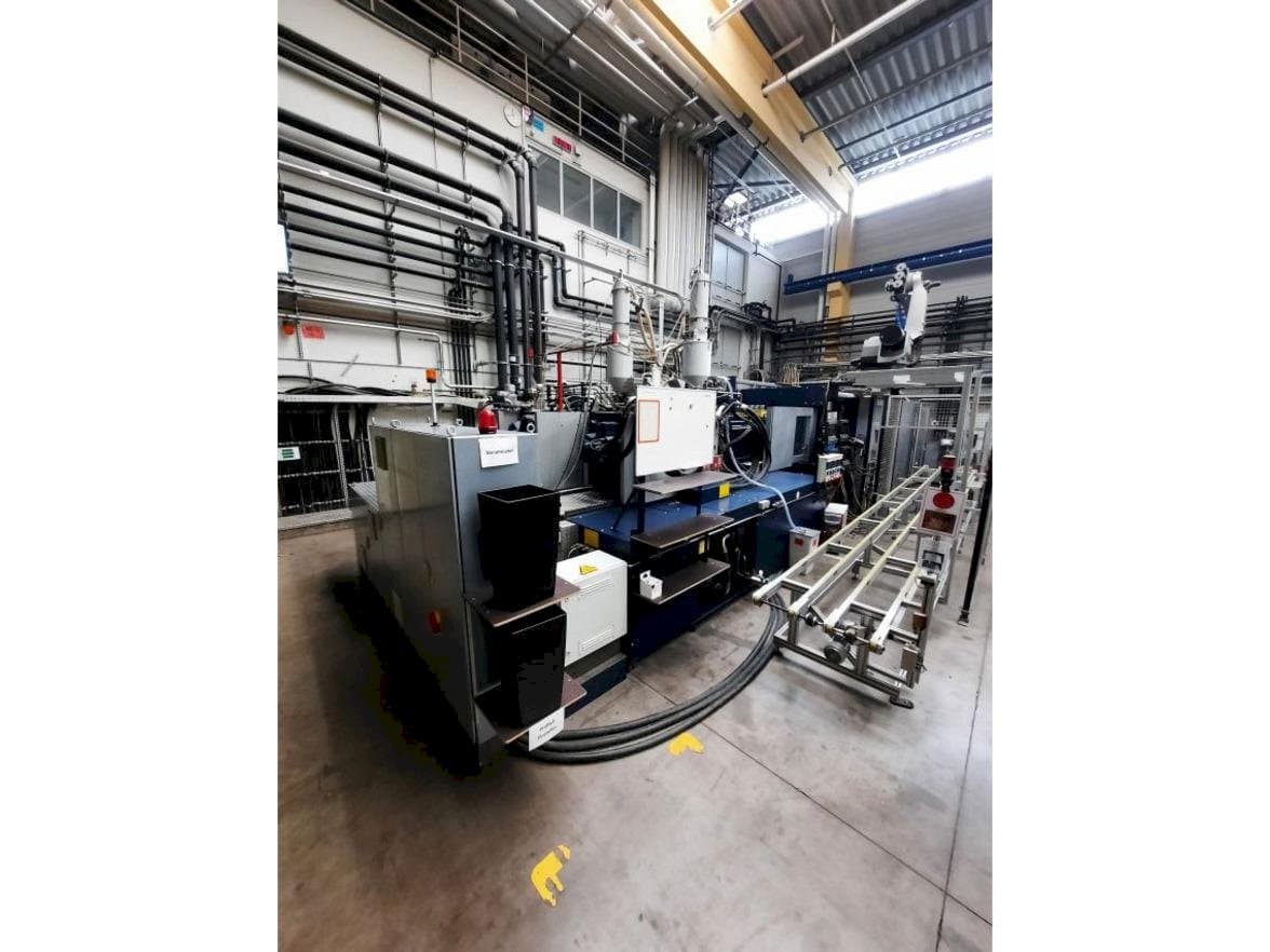 Frontansicht der Battenfeld HM13000/9200/7700 Maschine