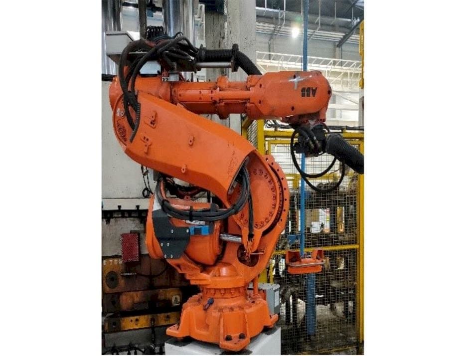 Frontansicht der ABB IRB 6640-185/2.8 Maschine