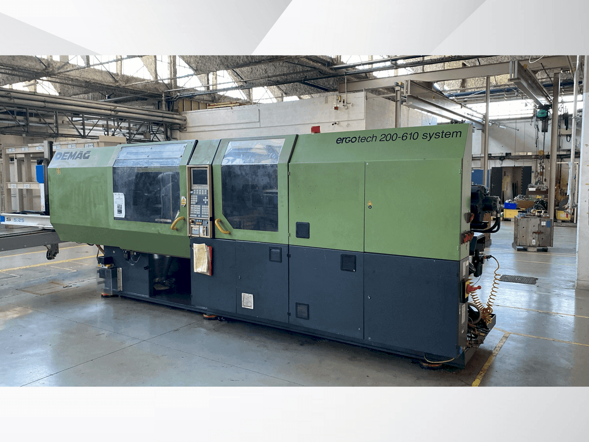 Frontansicht der DEMAG Ergotech Sytem 200-610 Maschine