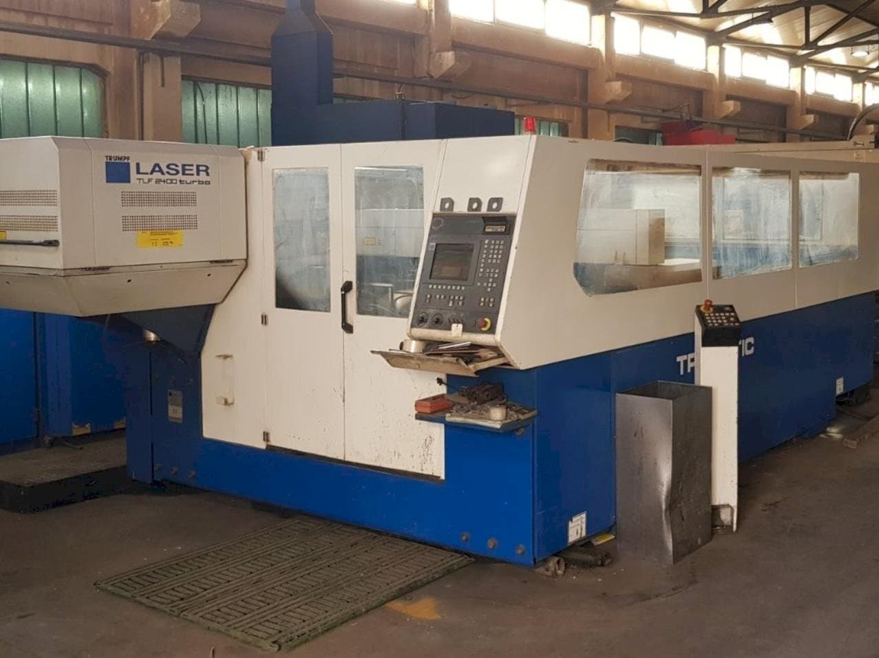 Frontansicht der Trumpf Trumatic L3030 Maschine