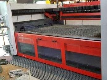 Frontansicht der Bystronic Bystar II 3015 Maschine