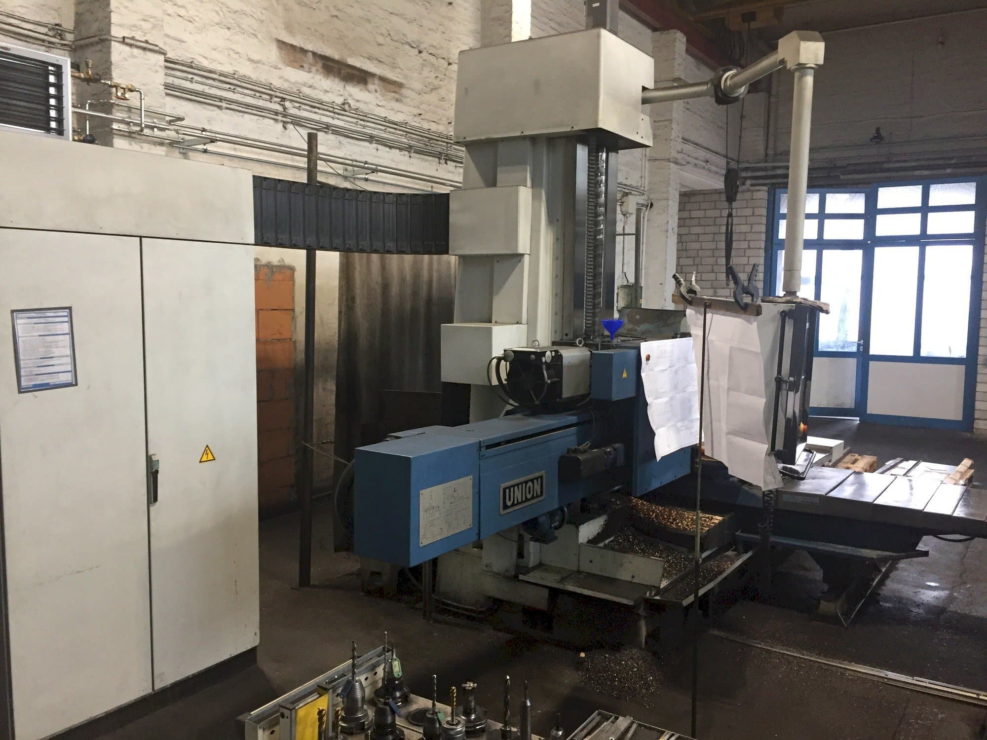 Linke Seitenansicht der Union BFT 102 Maschine