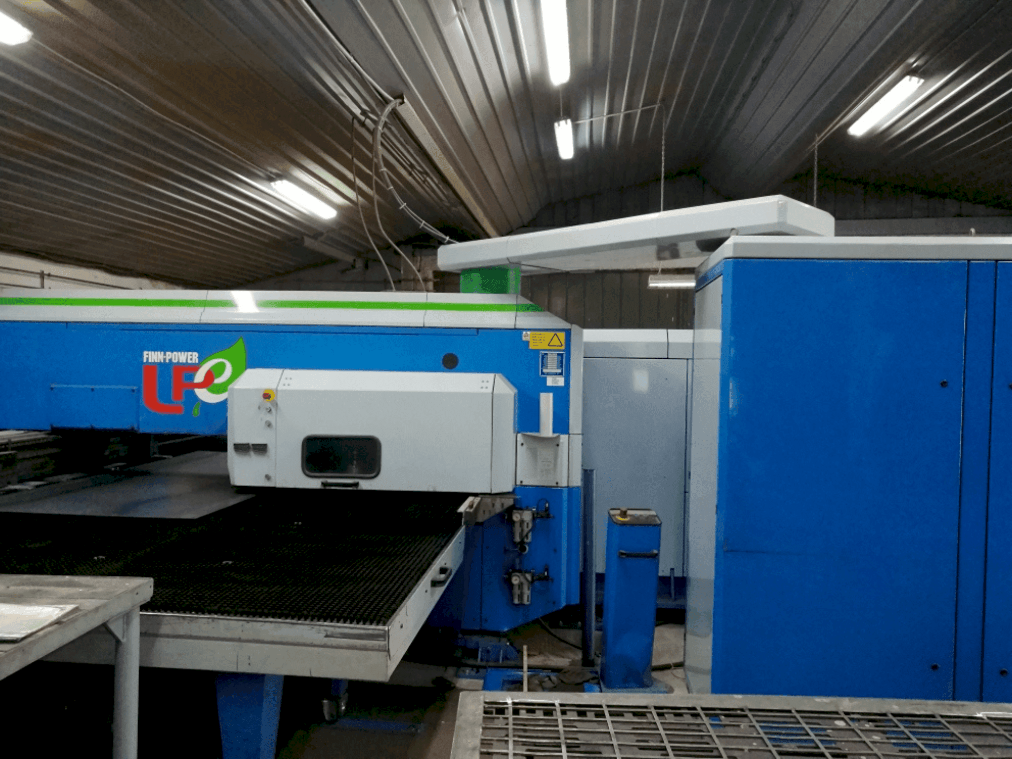 Frontansicht der Finn-Power LPE5 SWUH  Maschine