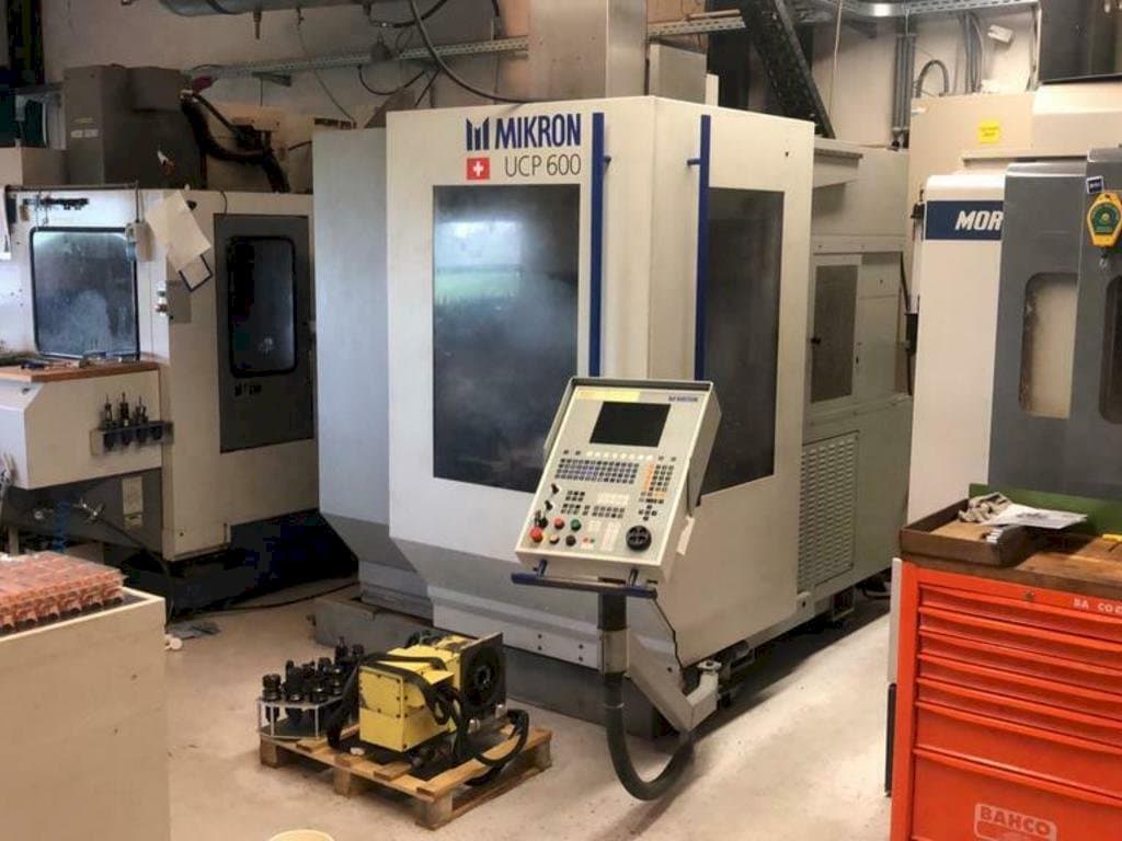 Frontansicht der MIKRON UCP600 Maschine