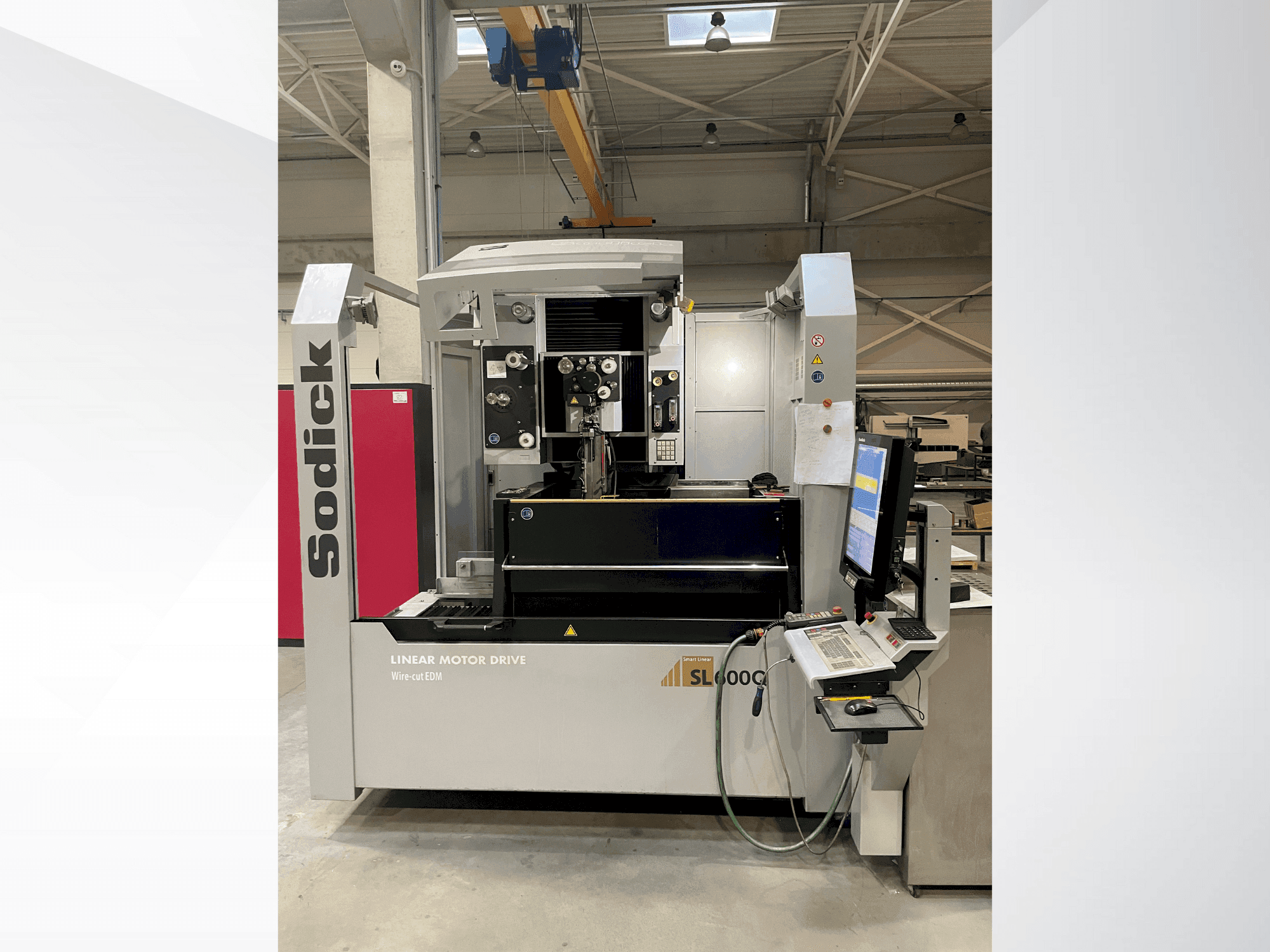 Frontansicht der Sodick SL600Q  Maschine