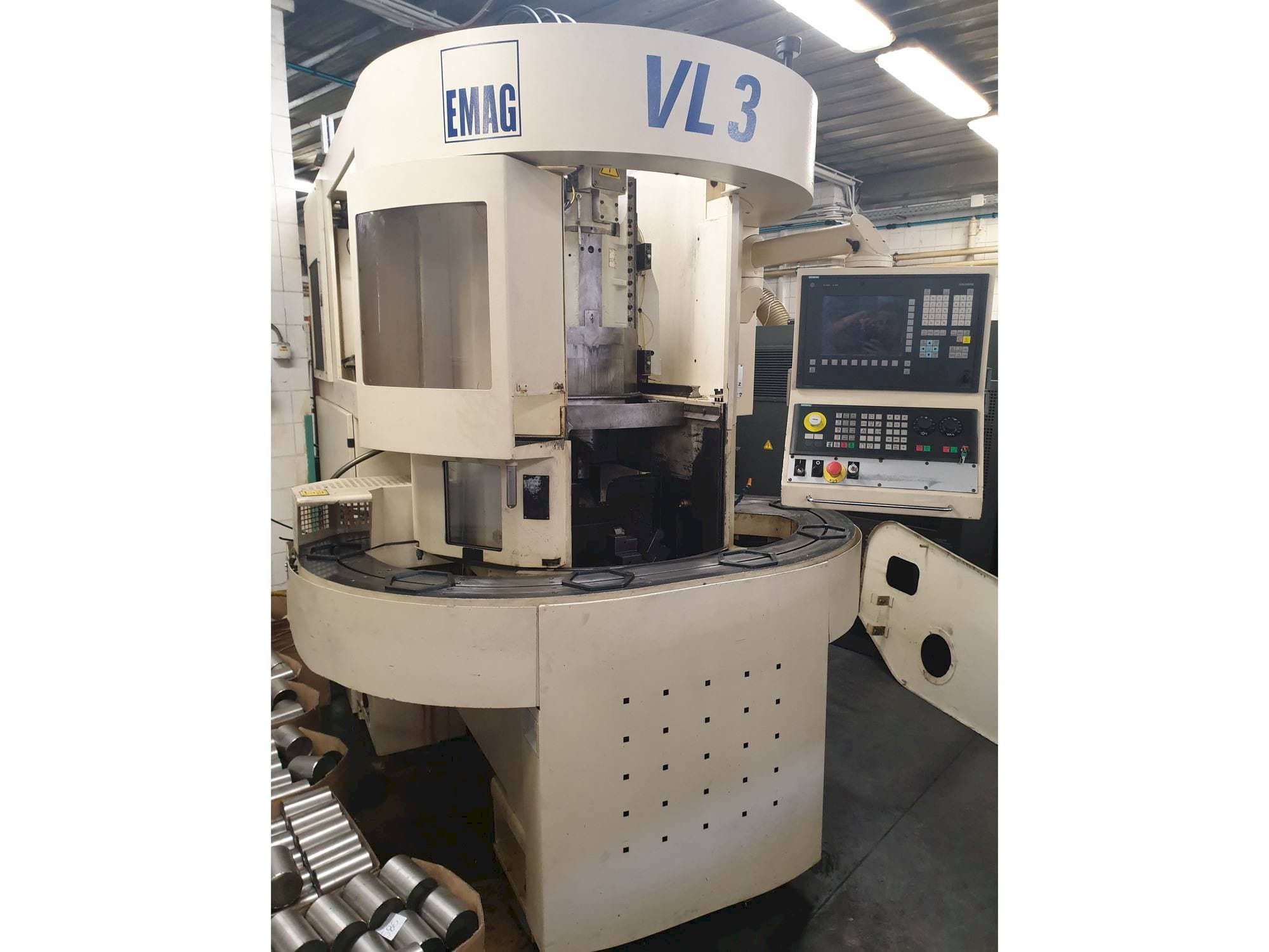 Frontansicht der EMAG VL 3 Maschine