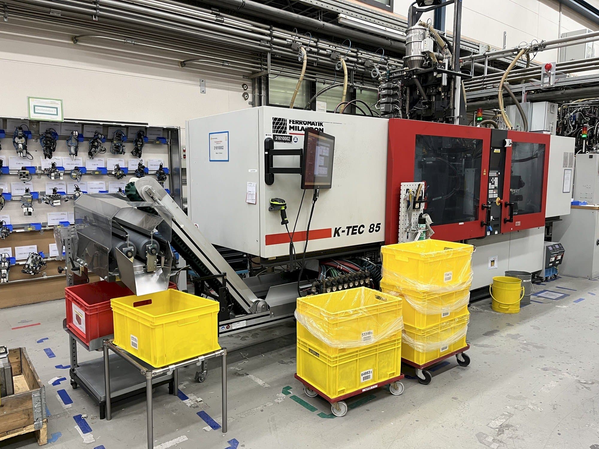 Frontansicht der FERROMATIK Milacron K-Tec 85  Maschine