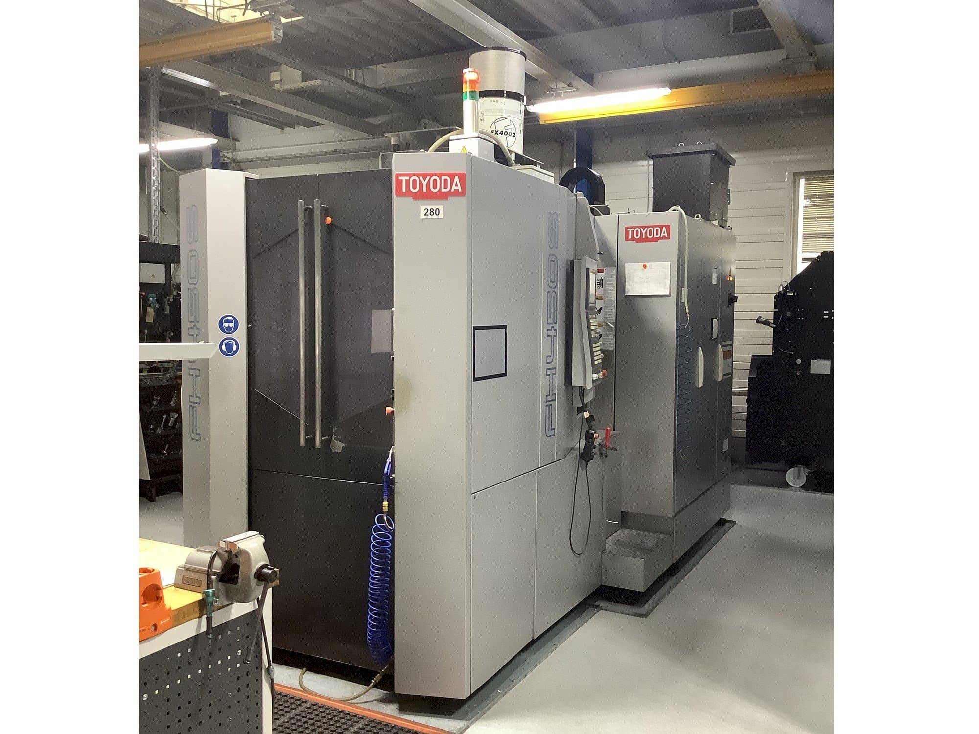 Frontansicht der TOYODA FH 450S Maschine