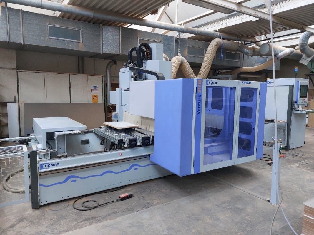 Frontansicht der HOMAG BMG 311 VENTURE 316M Maschine