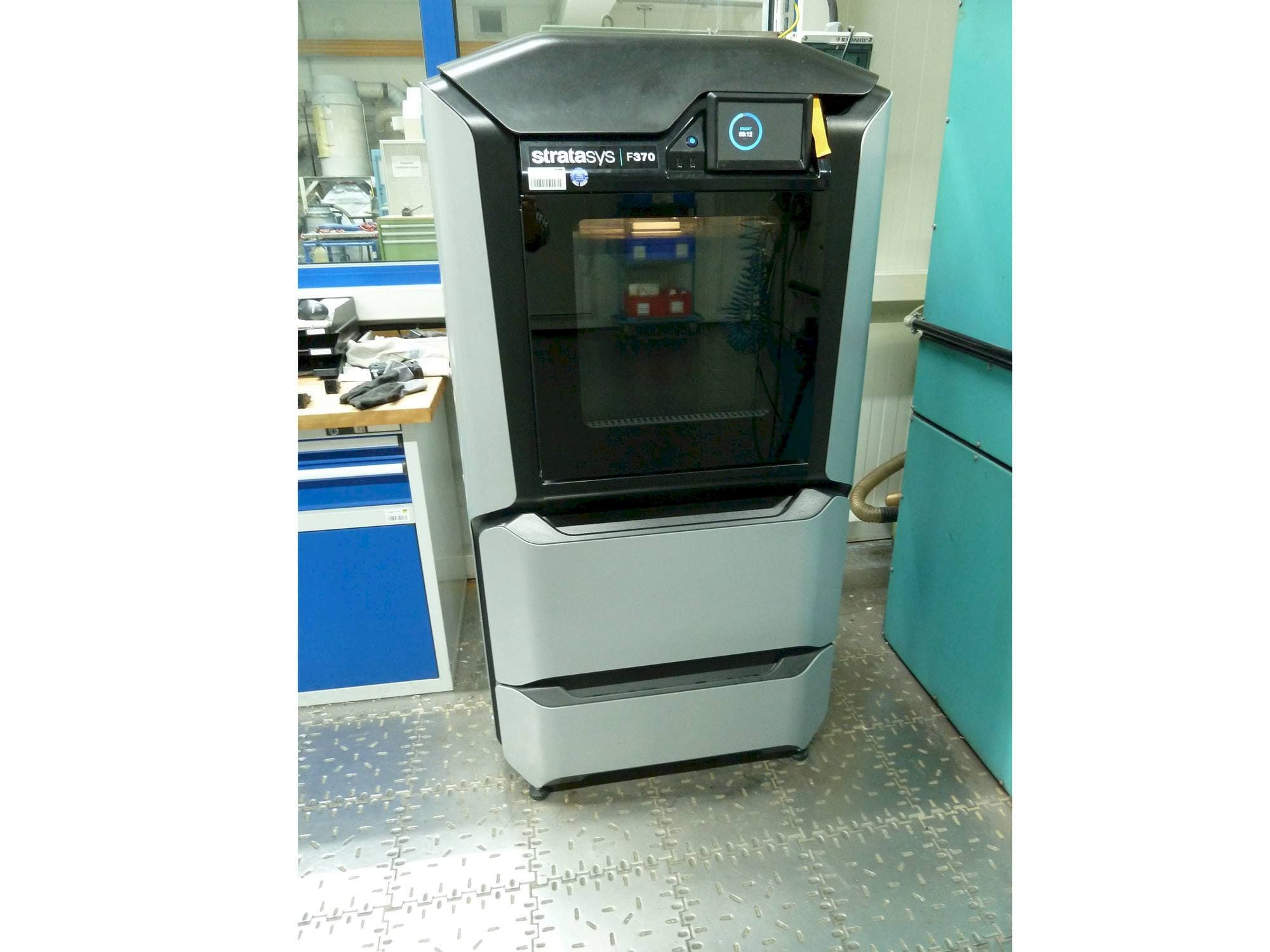 Frontansicht der Stratasys F370 Maschine