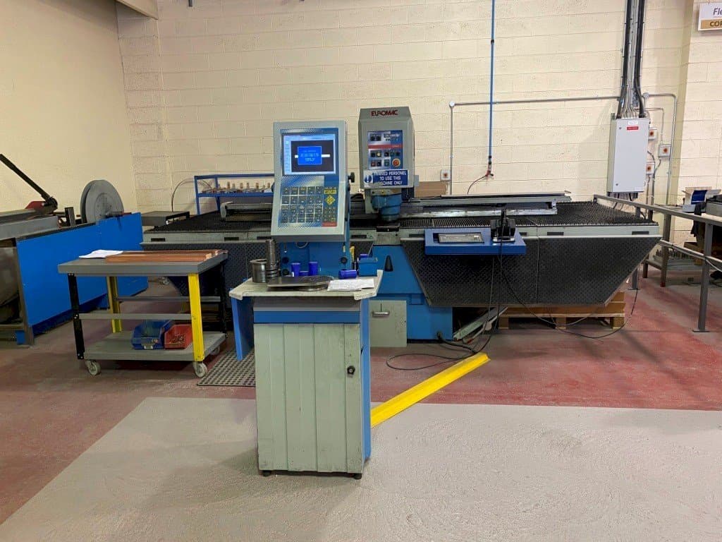 Frontansicht der Euromac ZX 1250/30 Maschine