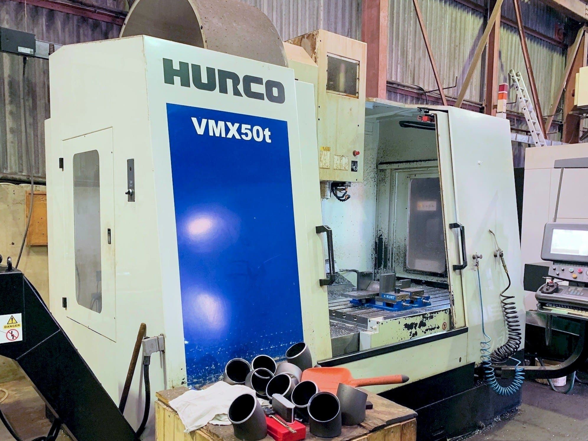 Frontansicht der Hurco VMX 50T Maschine