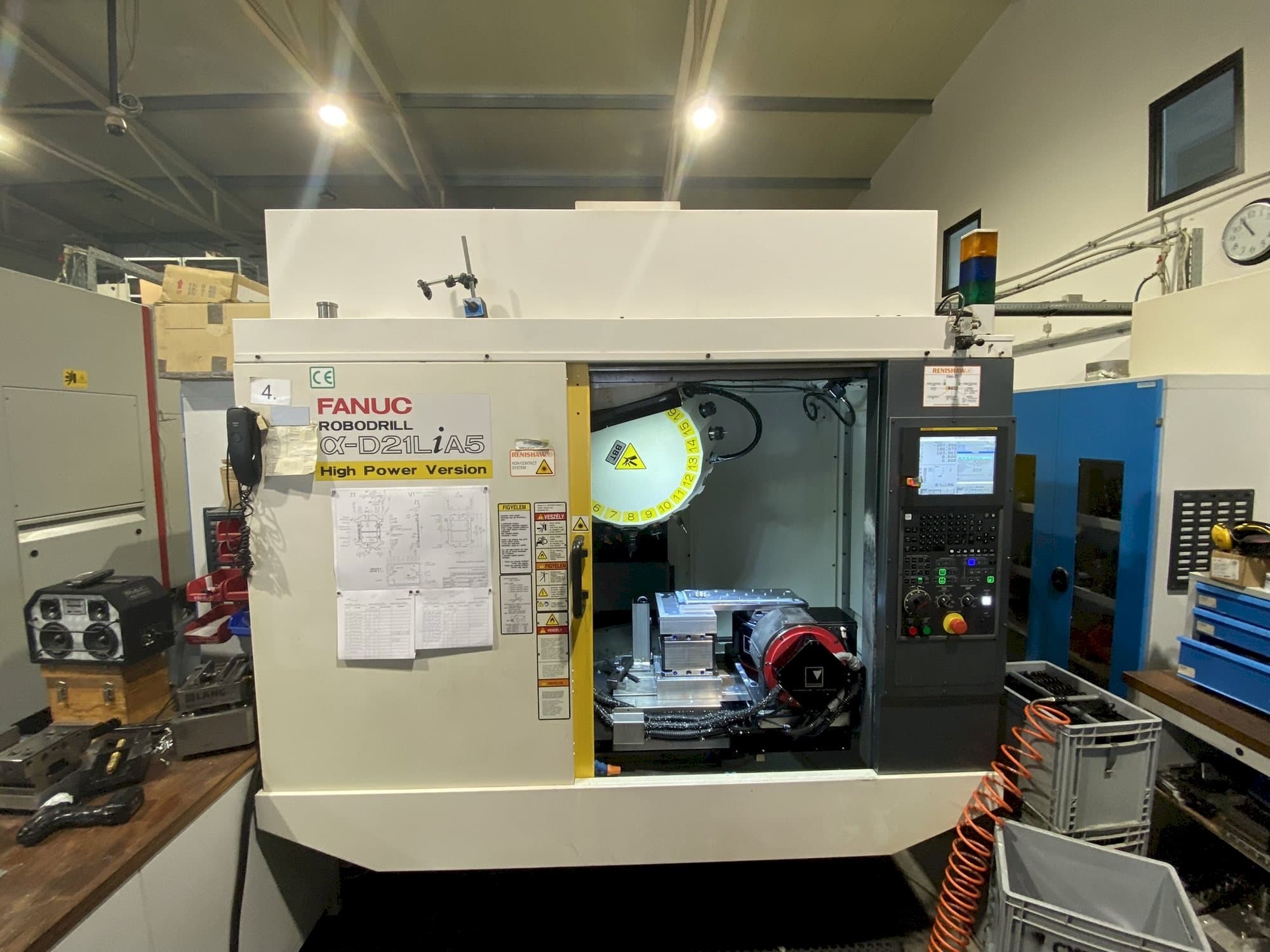 Frontansicht der FANUC Robodrill Alpha D21LiB5 Maschine