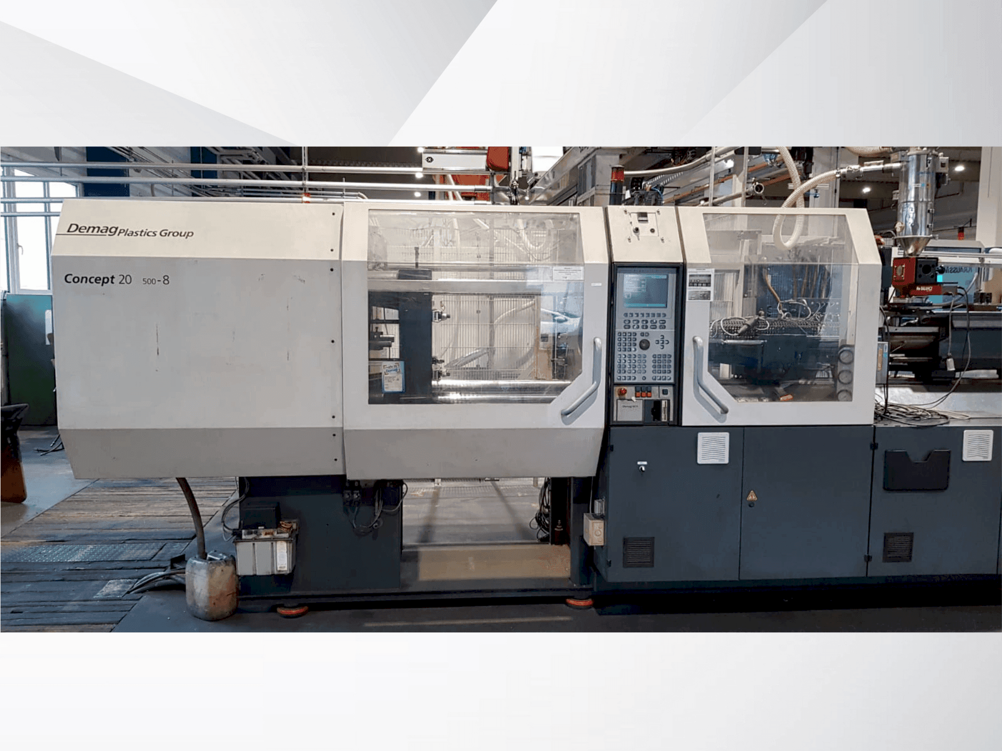 Frontansicht der DEMAG Concept 200/500-840 + W711 Maschine