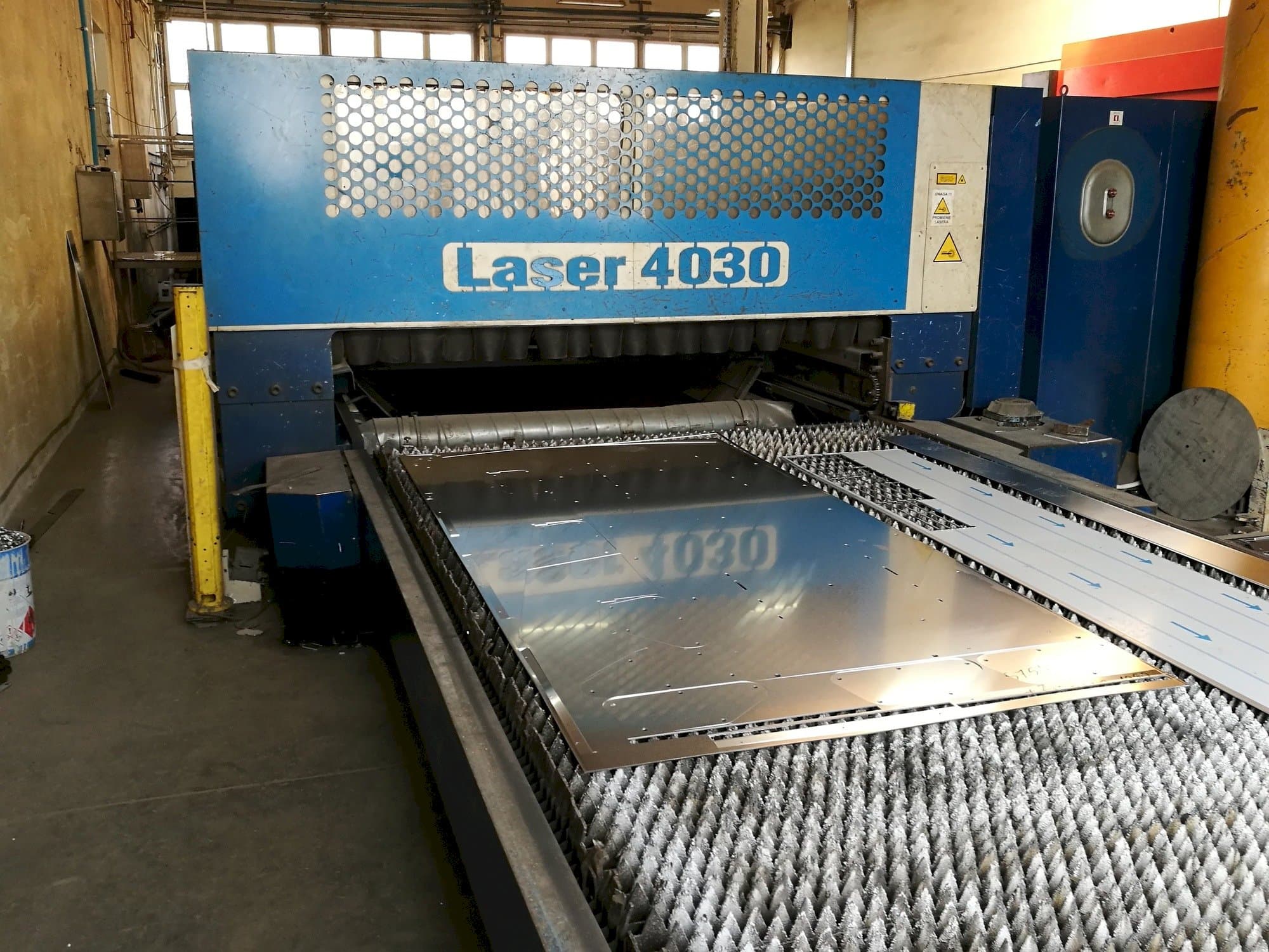 Frontansicht der Trumpf Trumatic L4030 Maschine