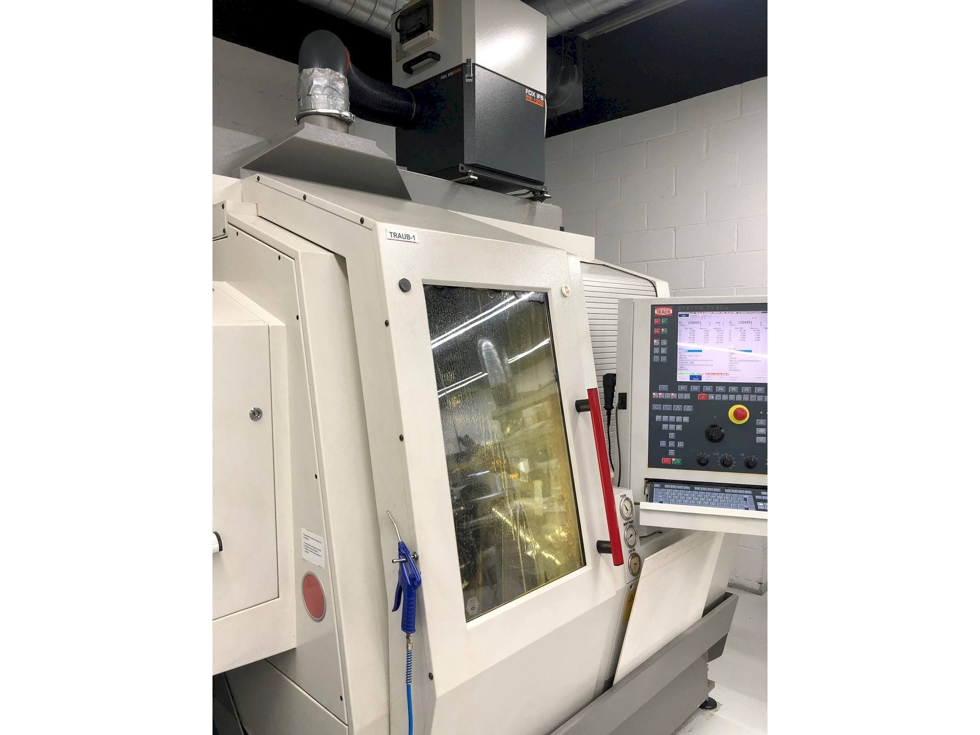 Frontansicht der TRAUB TNL 18 Maschine
