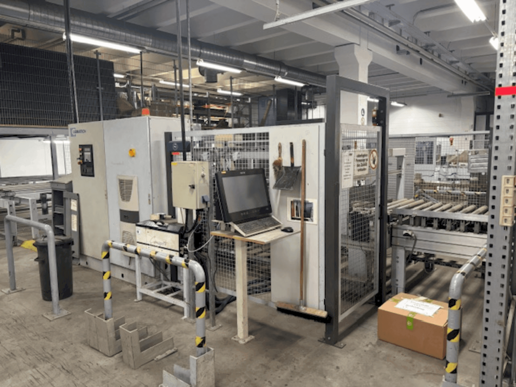 Frontansicht der LIGMATECH VKV50/K  Maschine