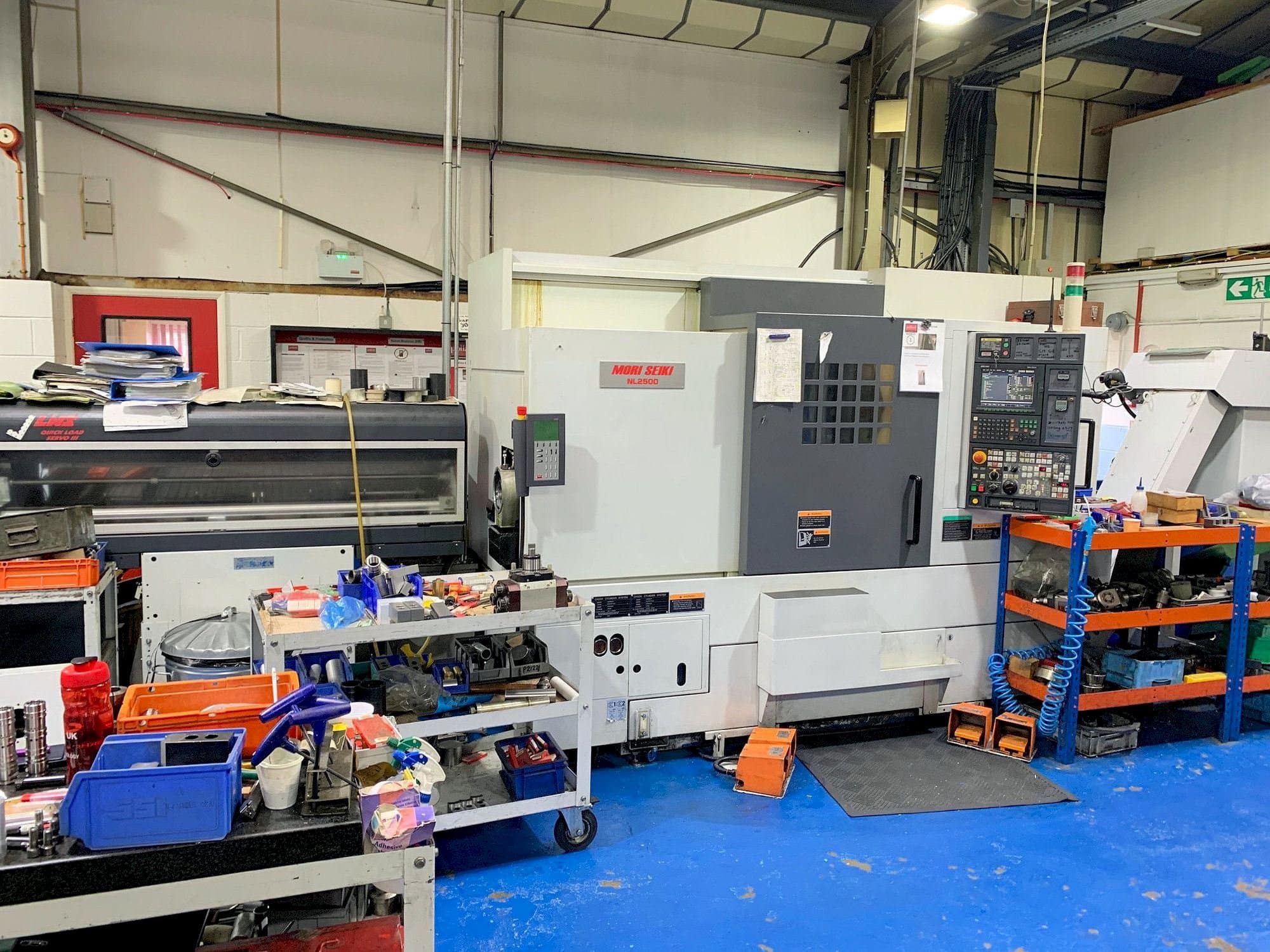 Frontansicht der MORI SEIKI NL2500SY / 700 Maschine