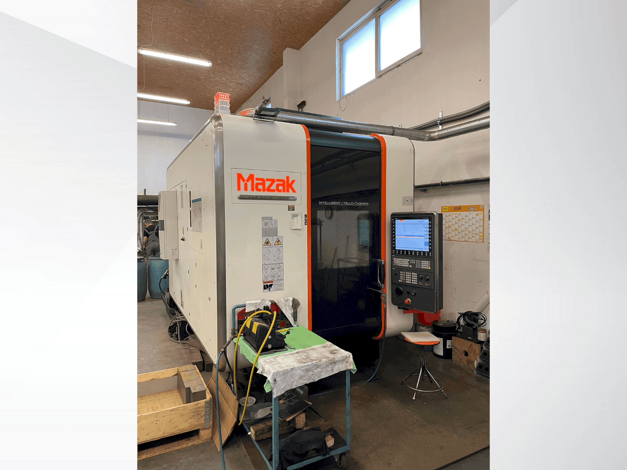 Frontansicht der Mazak Variaxis i-600  Maschine