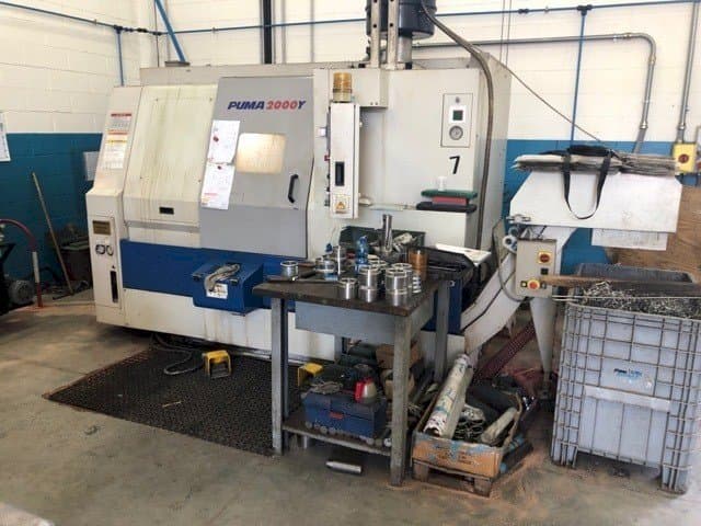 Frontansicht der DAEWOO Puma 2000Y  Maschine