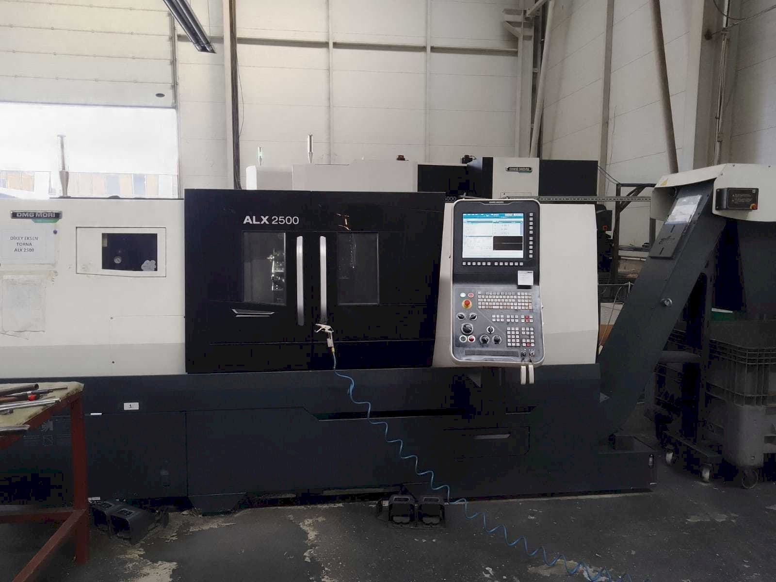 Frontansicht der DMG MORI ALX 2500 Maschine