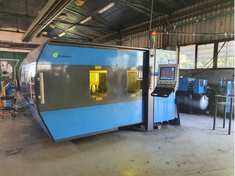 Frontansicht der Prima Power Platino Fiber Maschine