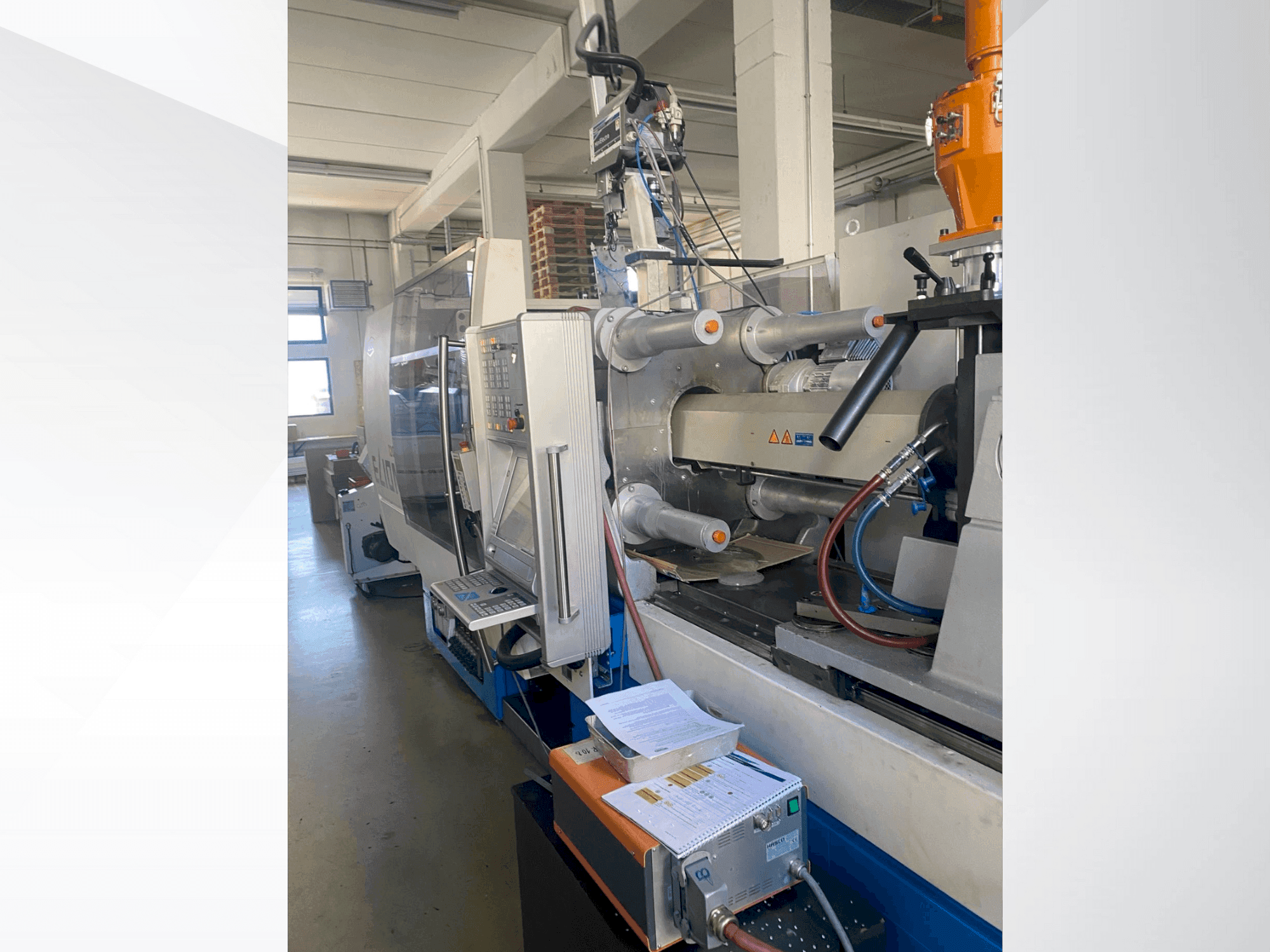 Frontansicht der Netstal ELION 1200-530 PM  Maschine