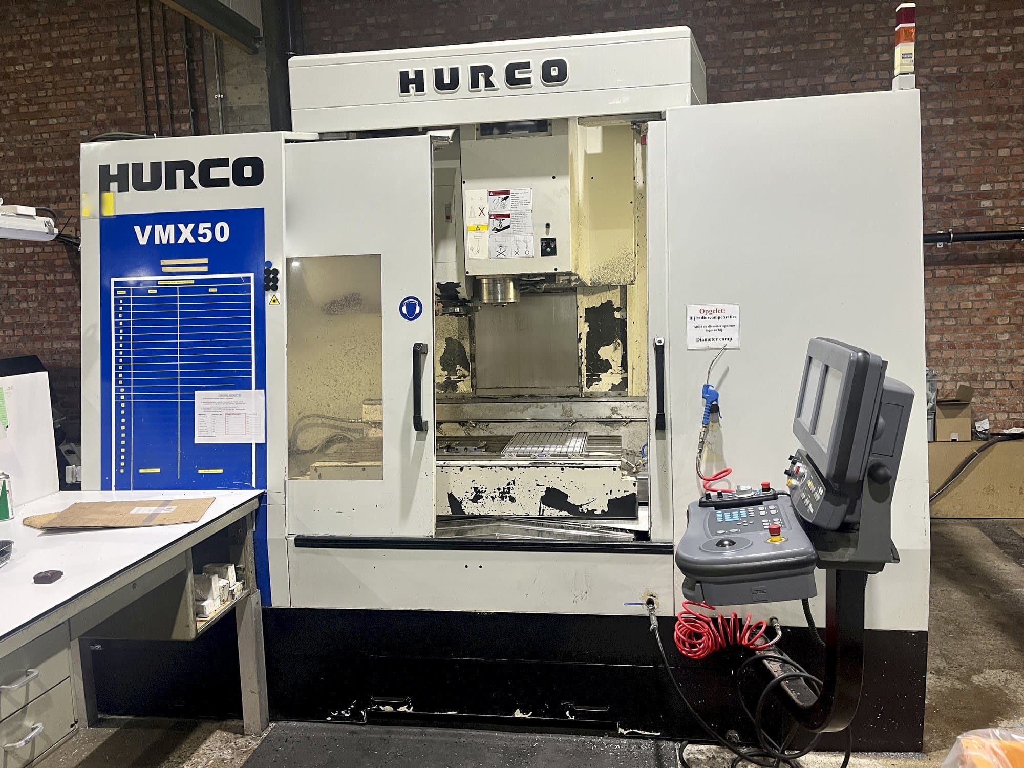 Frontansicht der Hurco VMX50  Maschine