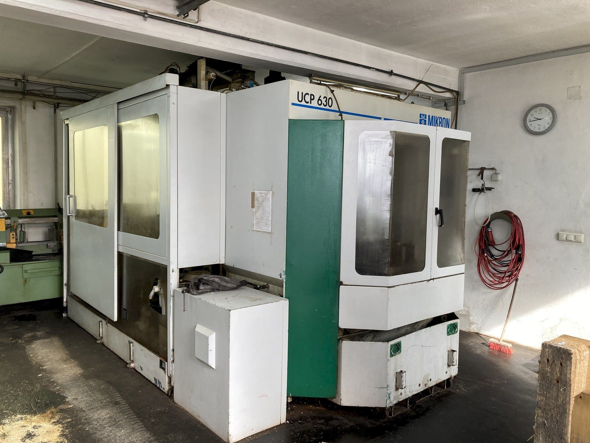 Frontansicht der MIKRON UCP 630 Maschine