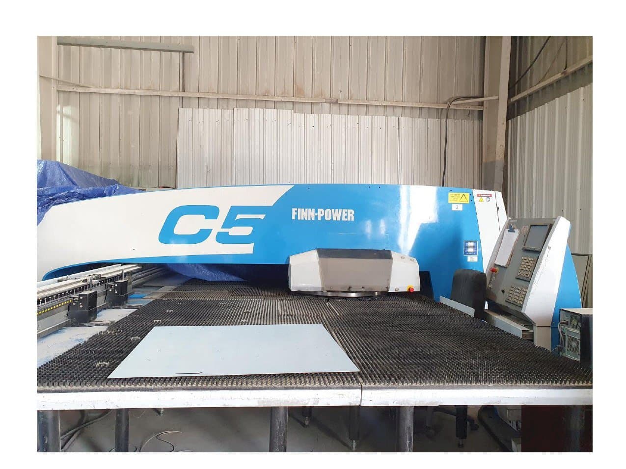 Frontansicht der Finn-Power C5  Maschine