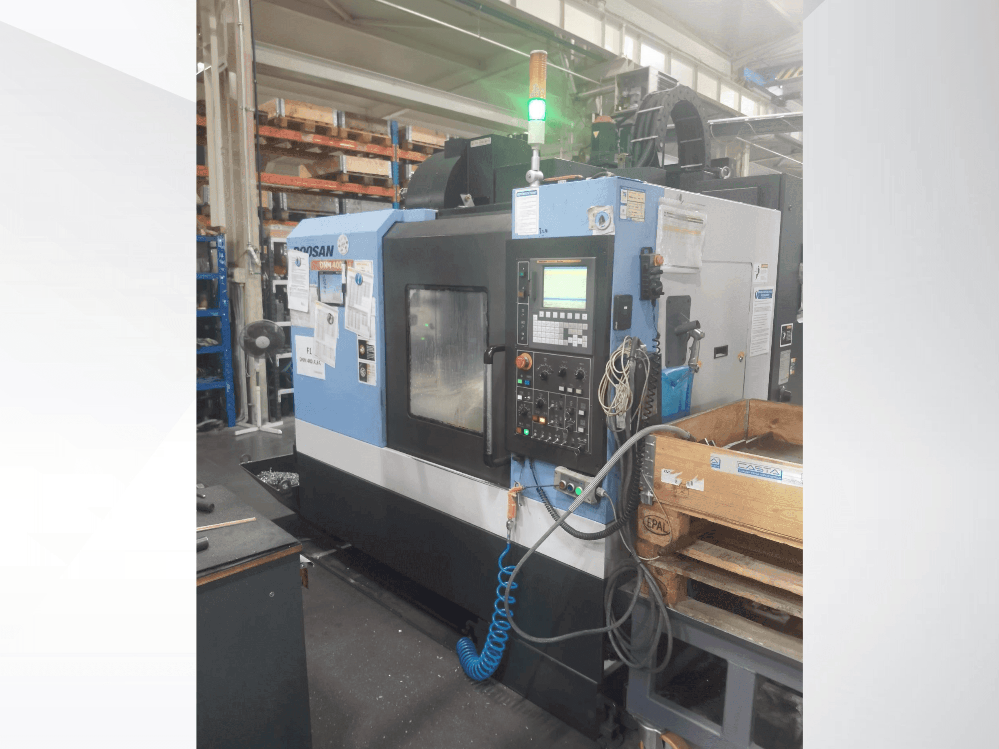 Frontansicht der DOOSAN DNM 400A  Maschine