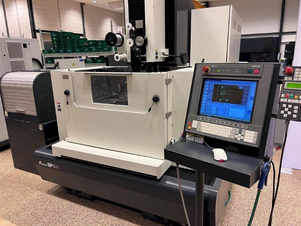 Frontansicht der Makino Maschine