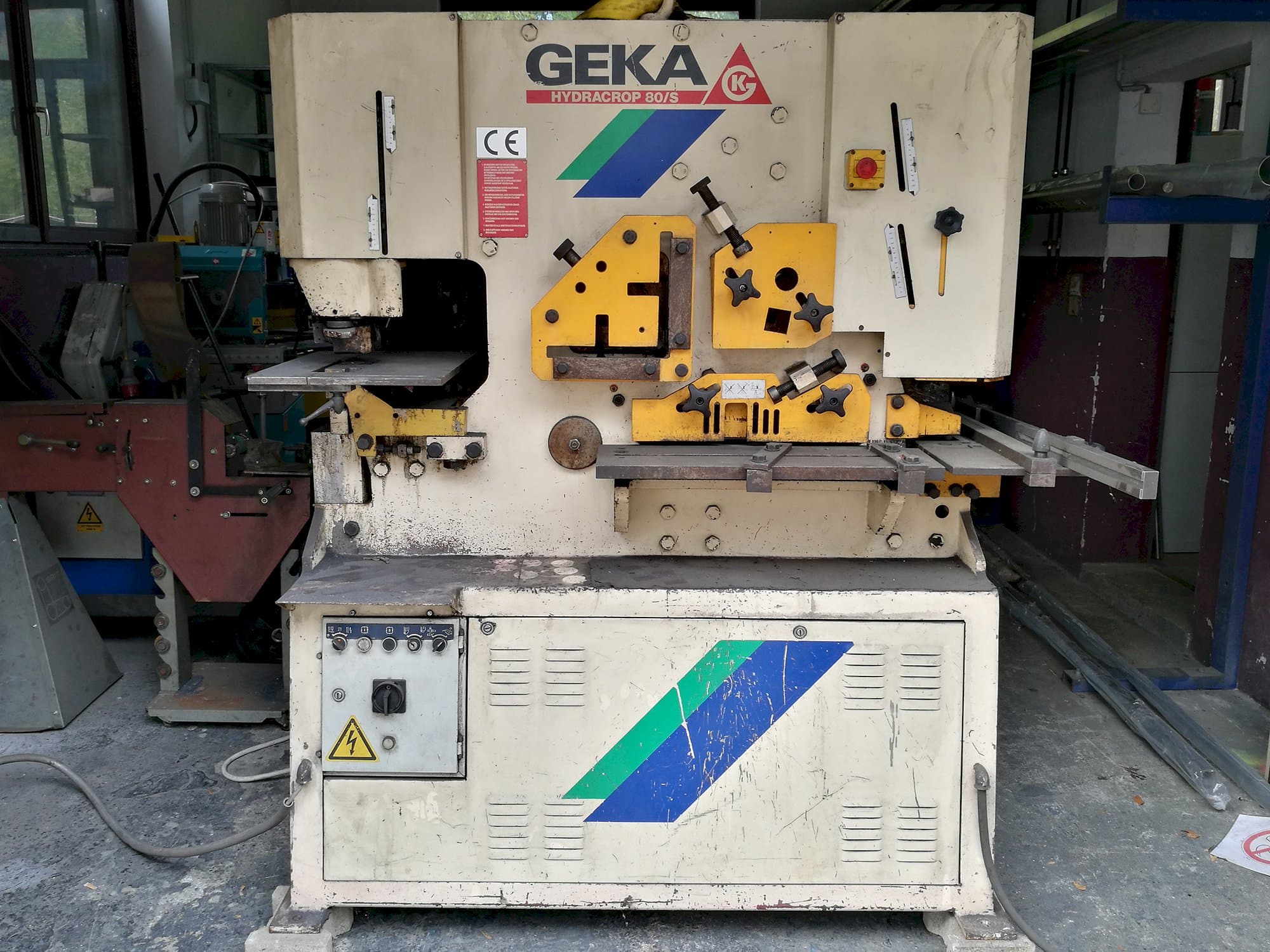 Frontansicht der GEKA HYDRACROP 80/S Maschine
