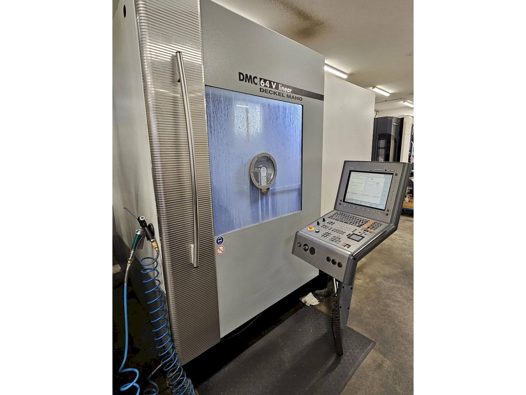 Frontansicht der DMG DMC64V Maschine