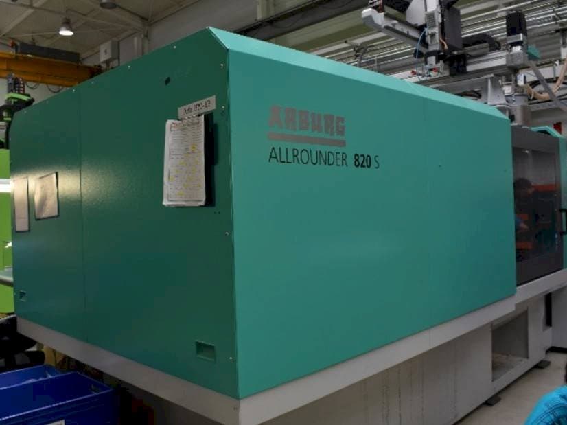 Frontansicht der Arburg Allrounder 820 s 4000 - 800  Maschine
