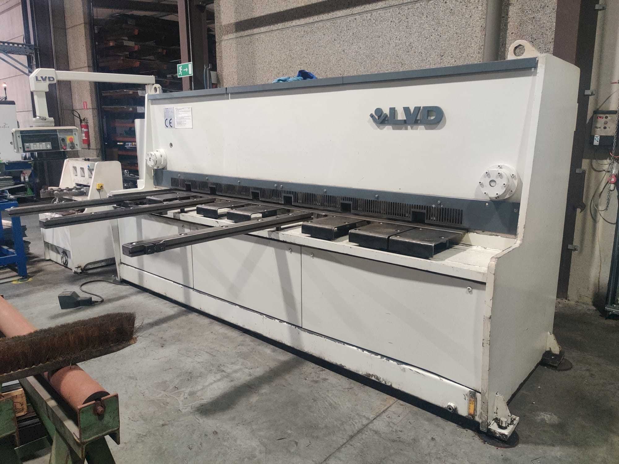 Frontansicht der LVD HST-E 31/10 Maschine