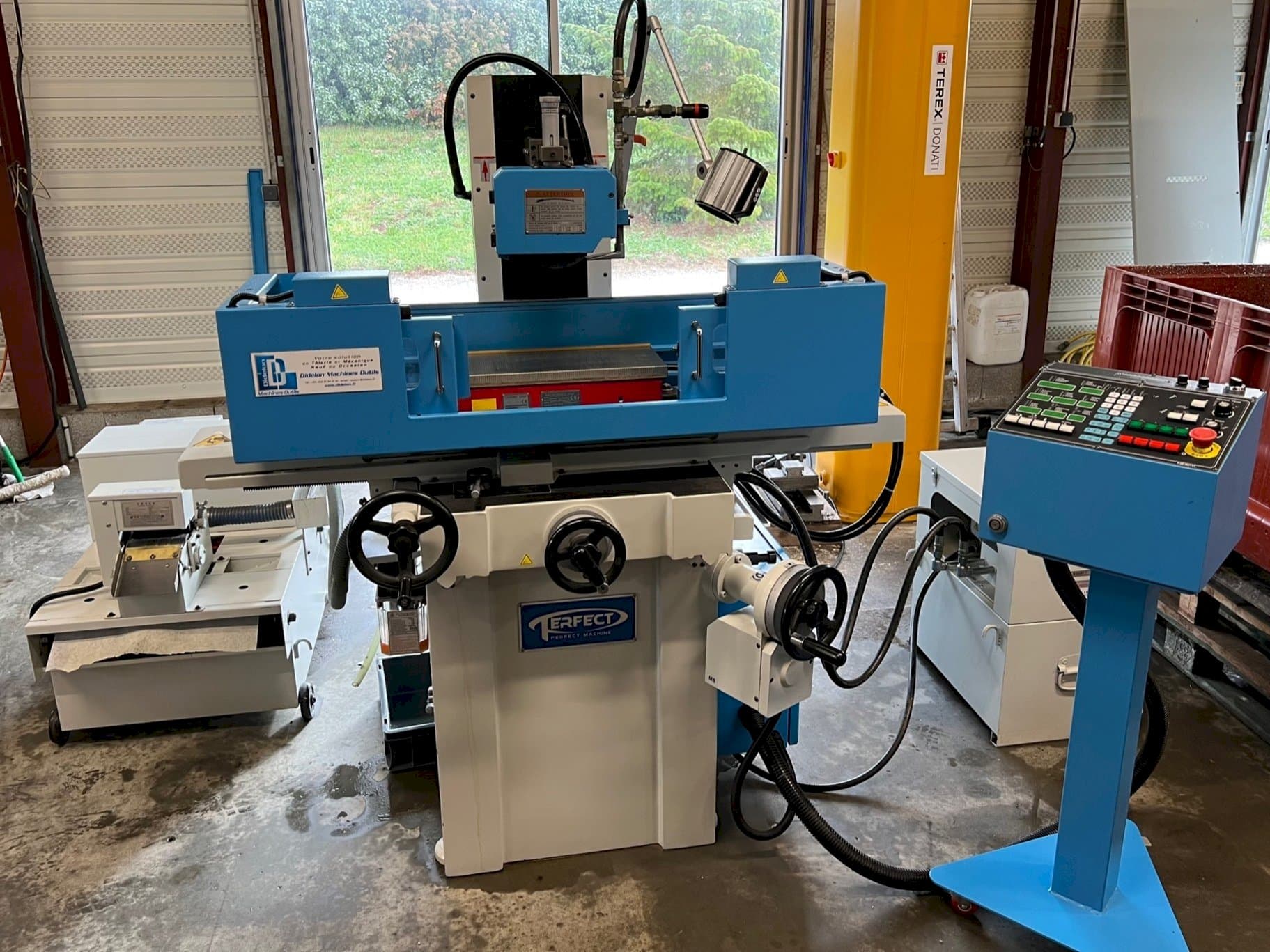 Frontansicht der PERFECT PFG-2045AH Maschine
