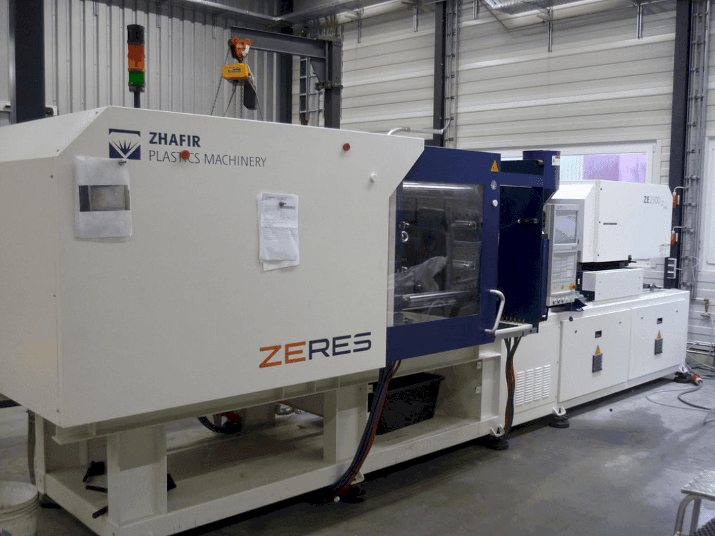 Frontansicht der ZHAFIR ZERES 2300 Haitian Maschine