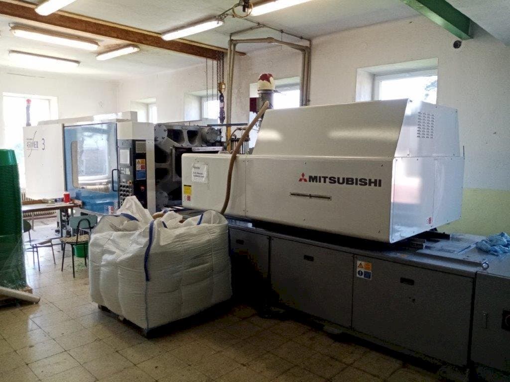 Frontansicht der Mitsubishi 450 ME II-70 Maschine