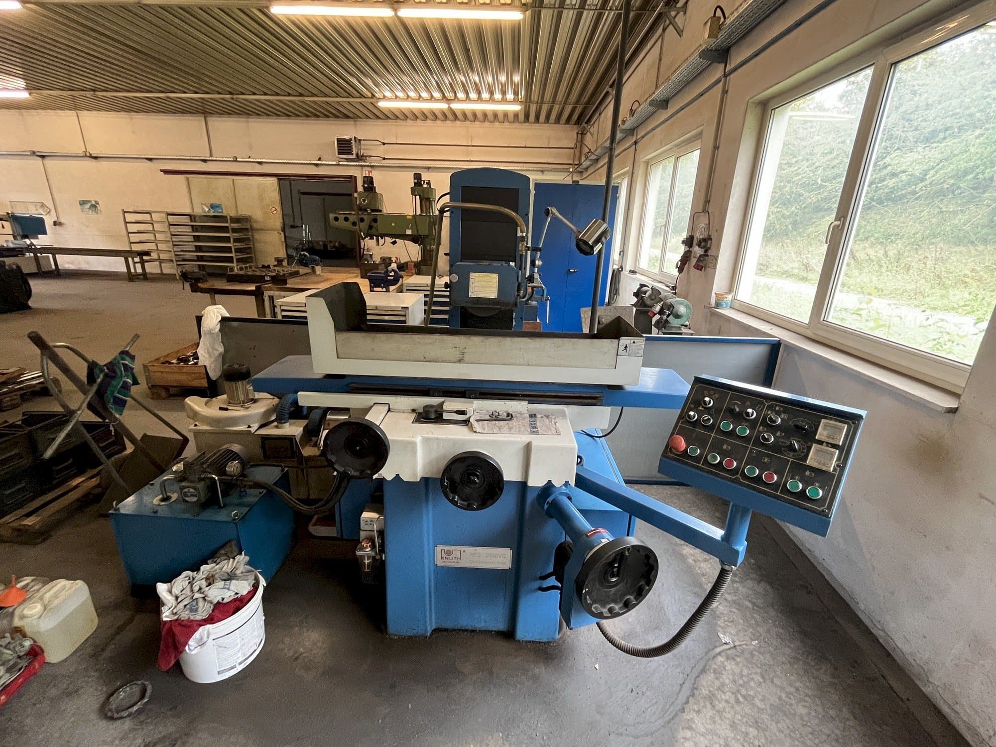 Frontansicht der KNUTH HFS 2550 VC Maschine