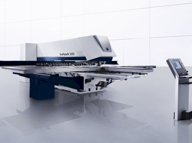 Frontansicht der Trumpf TC 5000  Maschine