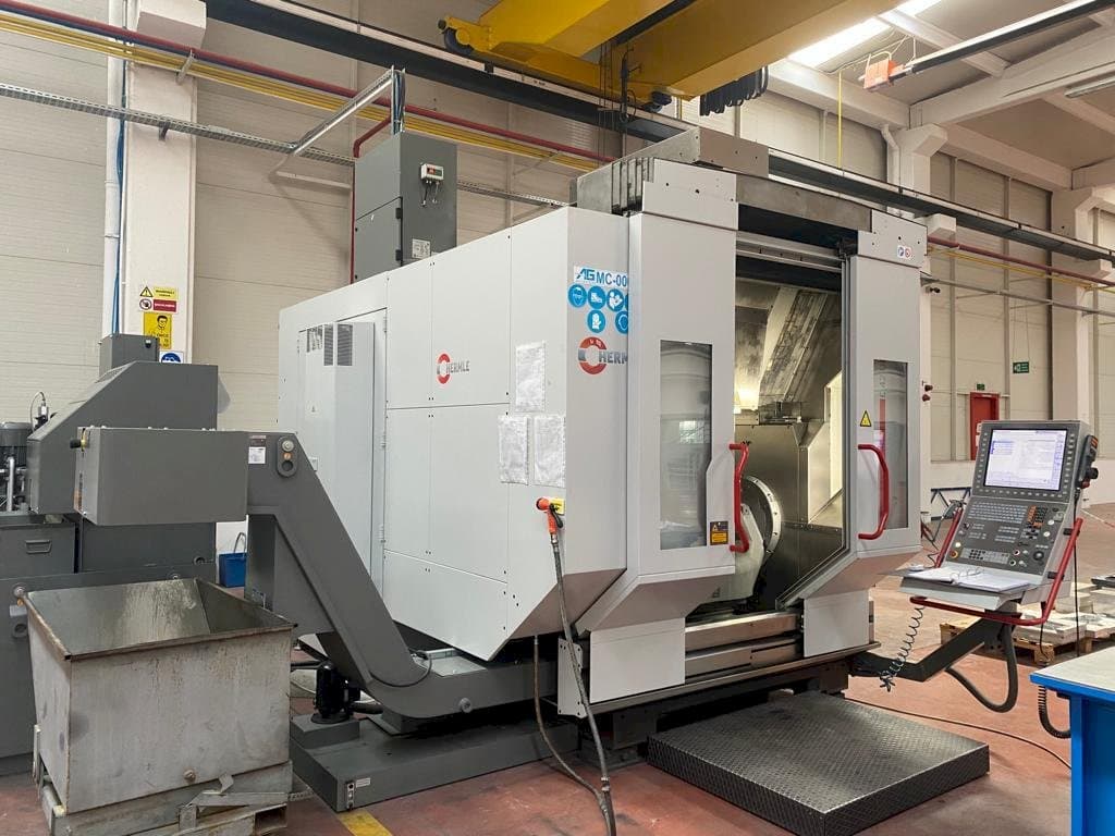 Frontansicht der HERMLE C42u-mt  Maschine